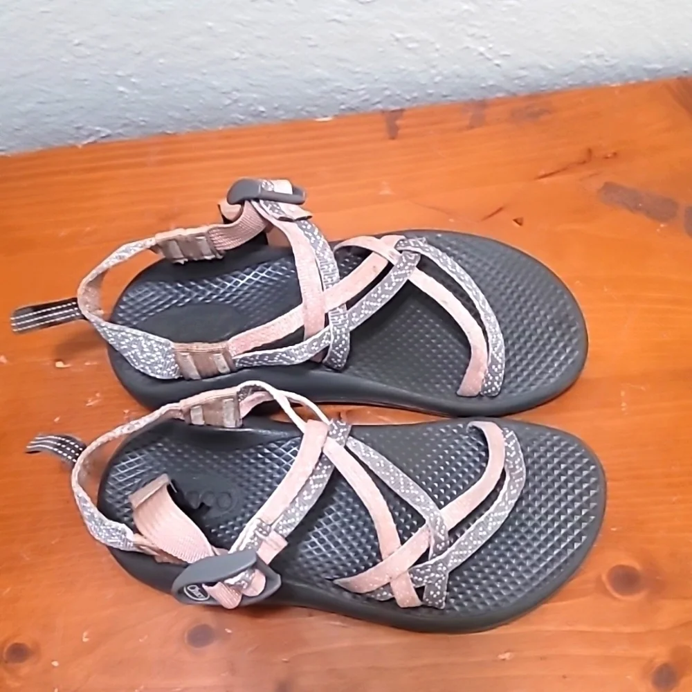Chaco Z1 Ecotread Kids Sandals Size 2 Grey Pink Strappy Hiking‎ Water Shoes